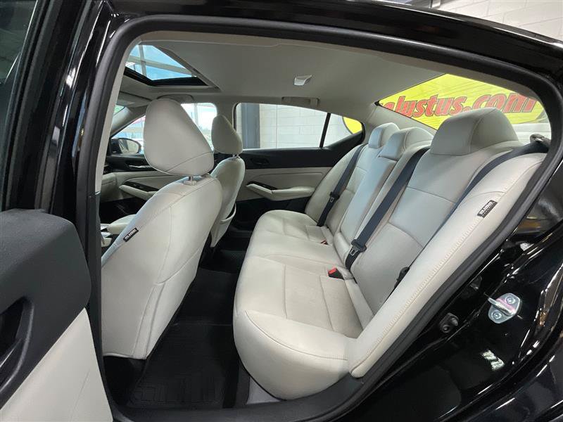 Used 2023 Nissan Altima 2.5 SV w/ SV Premium Package FWD image 25
