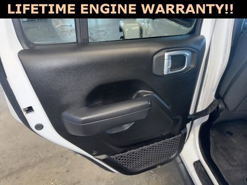 Used 2024 Jeep Gladiator Willys image 31