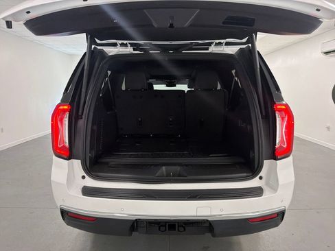 Used 2023 GMC Yukon XL SLT w/ SLT Premium Package RWD image 8