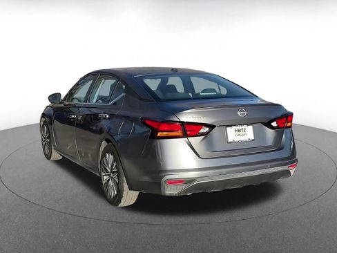 Used 2025 Nissan Altima 2.5 SV image 11