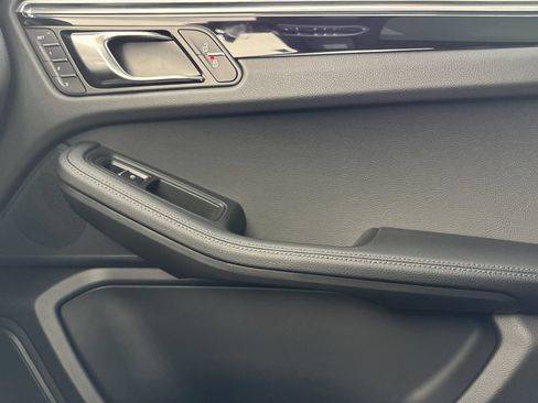 Certified 2026 Porsche Macan AWD/4WD image 20