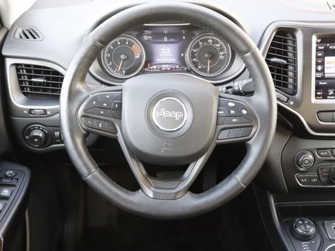 Used 2019 Jeep Cherokee Trailhawk image 18