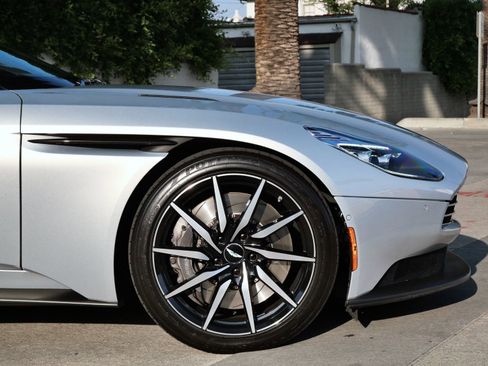 Used 2018 Aston Martin DB11 V12 image 4