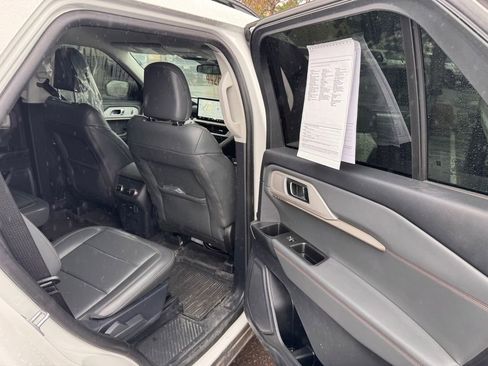 Certified 2025 Ford Explorer Active w/ Active Comfort Package AWD/4WD image 30