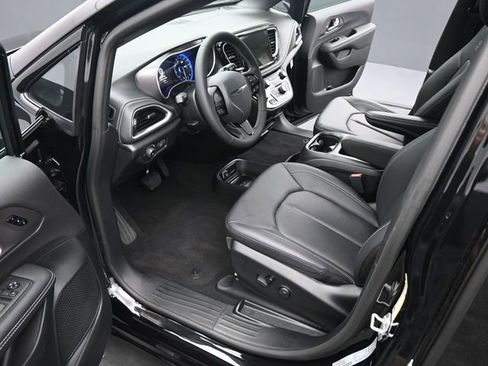 New 2026 Chrysler Pacifica Select w/ S Appearance Package image 9