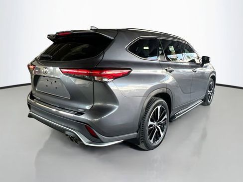 Used 2022 Toyota Highlander XSE FWD image 8