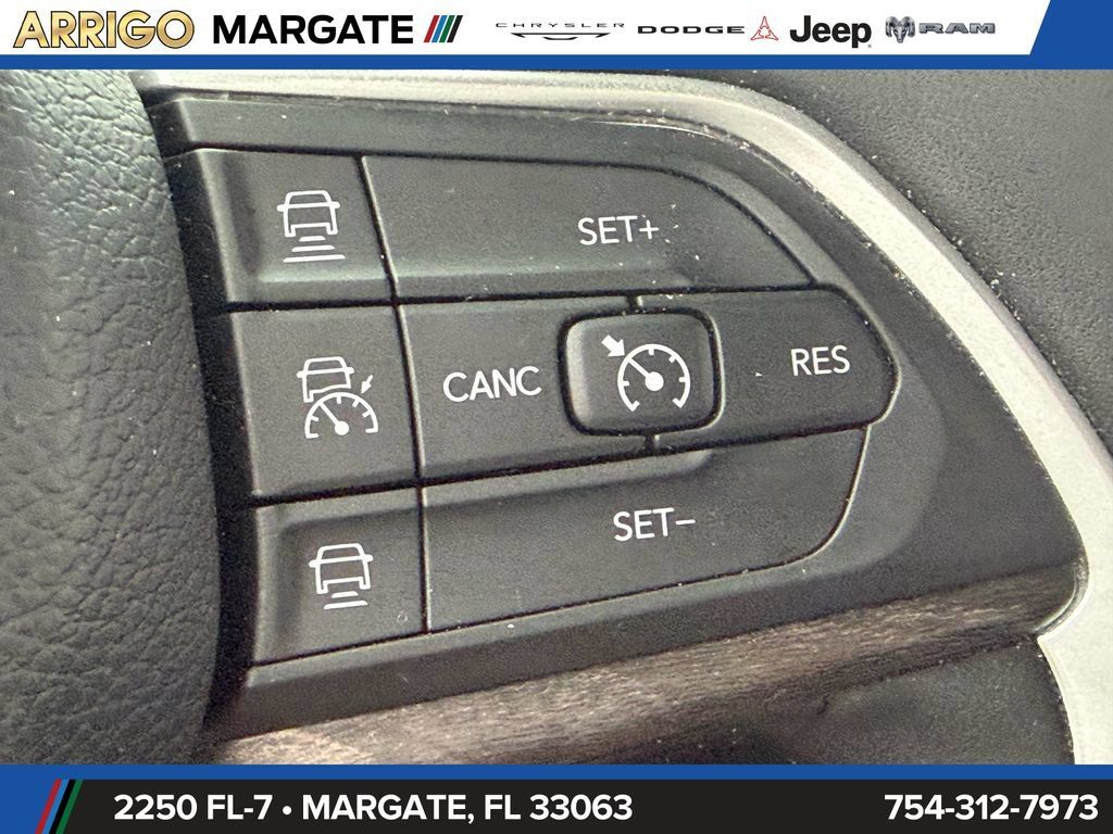 Used 2025 Jeep Grand Cherokee Limited RWD image 28