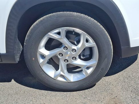 Certified 2024 Chevrolet Trax LS w/ LS Convenience Package FWD image 33