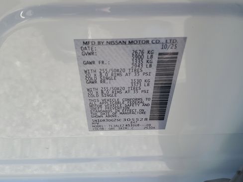 Certified 2025 Nissan Pathfinder Platinum w/ Cargo Package FWD image 29