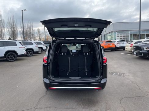 New 2026 Chrysler Pacifica Select FWD image 13