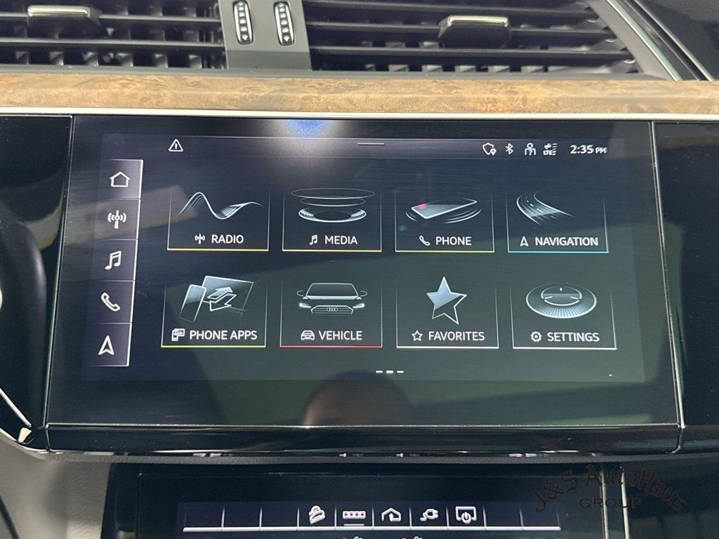Used 2022 Audi e-tron Premium AWD/4WD image 18