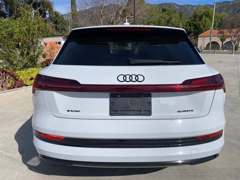 Used 2022 Audi e-tron Premium w/ Convenience Plus Package image 9