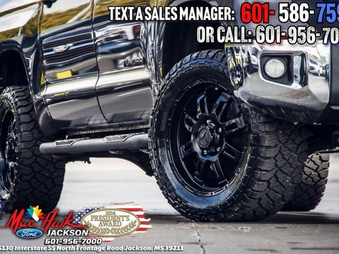 Used 2017 Toyota Tundra SR5 w/ SR5 Upgrade Package image 2