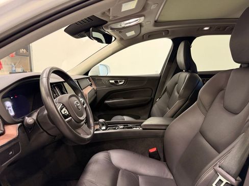 Used 2023 Volvo XC60 B5 Plus image 10