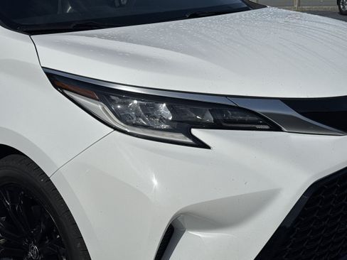 Used 2024 Toyota Sienna XSE FWD image 8