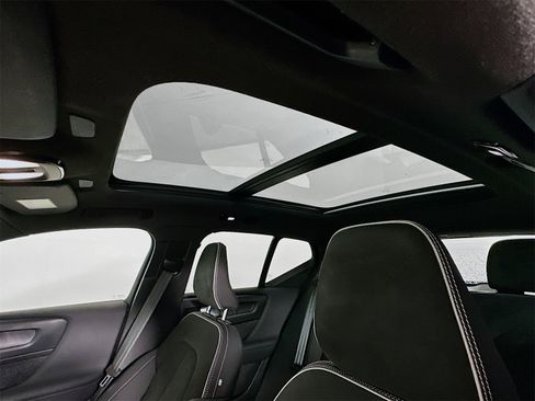 Used 2023 Volvo XC40 Recharge Ultimate w/ Protection Package Premier image 22