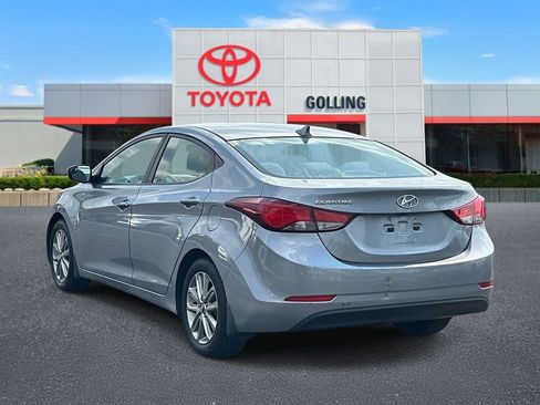 Used 2015 Hyundai Elantra SE w/ Option Group 02 FWD image 4