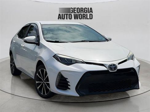 Used 2018 Toyota Corolla SE FWD image 2