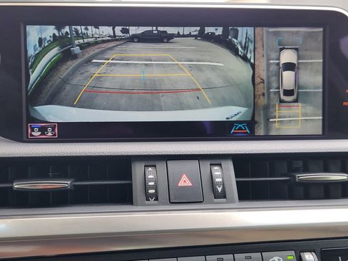 Used 2019 Lexus ES 350 Ultra Luxury w/ Accessory Package 2 FWD image 17