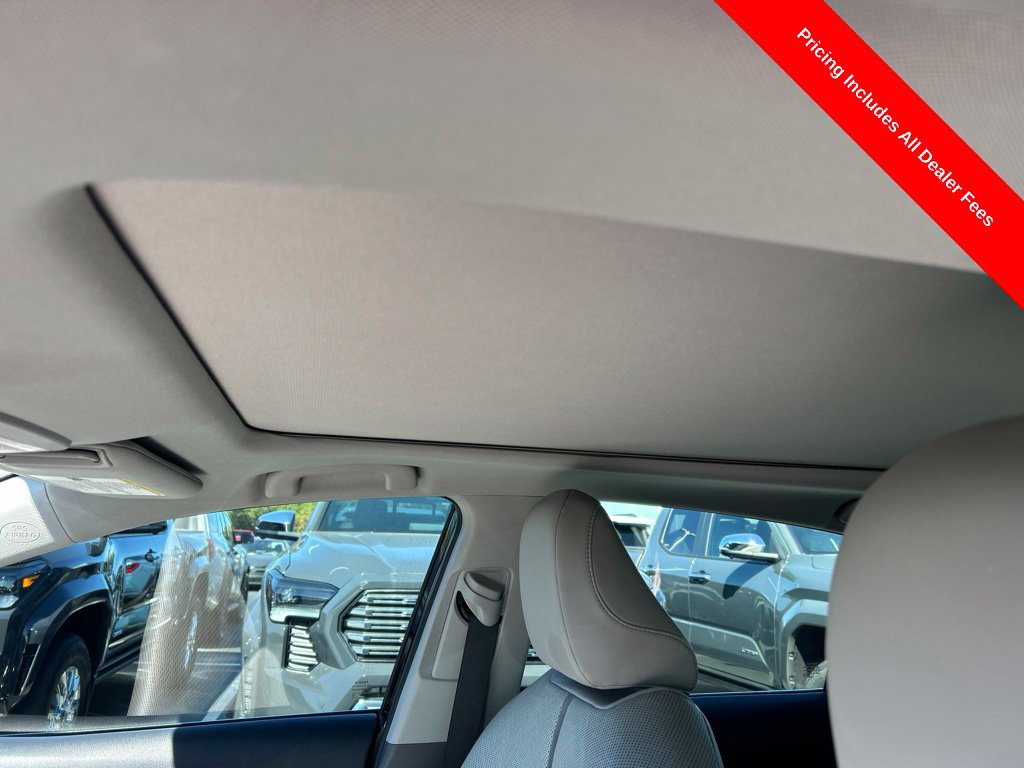 Used 2022 Toyota Camry XLE w/ Navigation Package FWD image 6