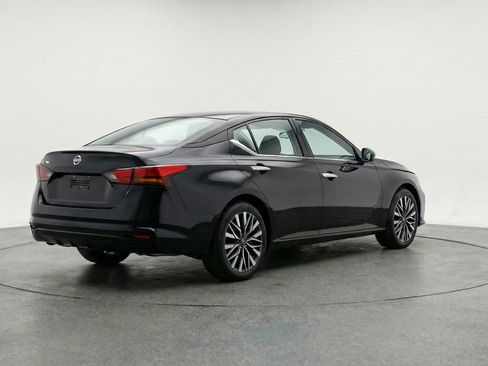 Used 2025 Nissan Altima 2.5 SV image 9