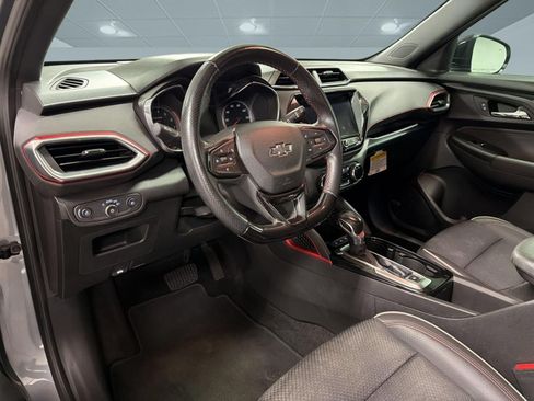Used 2021 Chevrolet TrailBlazer RS w/ Technology Package FWD image 4