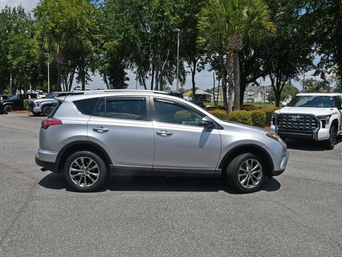 Used 2018 Toyota RAV4 Limited FWD image 5