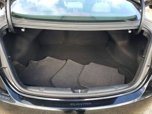 Used 2013 Hyundai Elantra GLS image 11