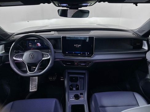 New 2025 Volkswagen Tiguan SE R-Line image 12