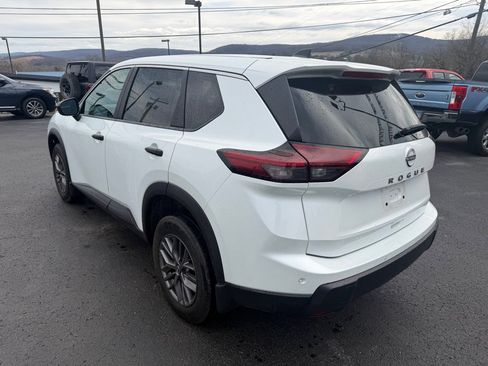 Used 2024 Nissan Rogue S image 7