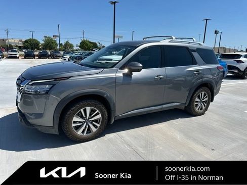 Used 2022 Nissan Pathfinder SL AWD/4WD image 1