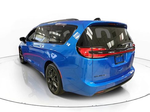 New 2026 Chrysler Pacifica Select w/ S Appearance Package FWD image 2