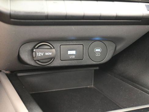 Used 2024 Hyundai Elantra SEL image 25