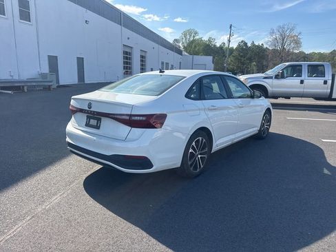 Used 2025 Volkswagen Jetta Sport image 5