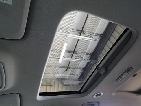 Used 2018 Chevrolet Traverse Premier w/ Driver Confidence II Package image 21