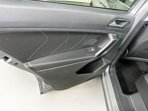 Used 2022 Volkswagen Tiguan SE w/ Panoramic Sunroof Package image 26