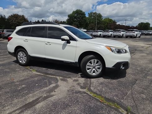 Used 2017 Subaru Outback 2.5i Premium AWD/4WD image 3
