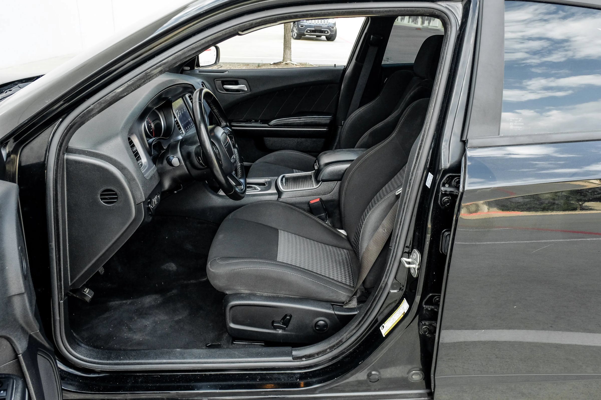 Used 2023 Dodge Charger GT w/ Navigation & Travel Group RWD image 4