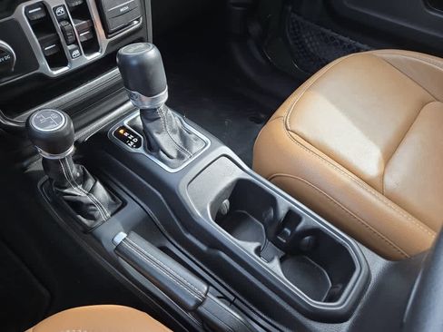Used 2023 Jeep Wrangler Unlimited Sahara w/ Cold Weather Group AWD/4WD image 27
