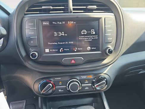 Used 2025 Kia Soul LX w/ LX Technology Package FWD image 10