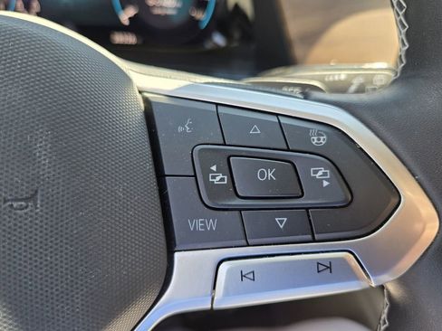 Used 2024 Volkswagen Atlas SE image 25