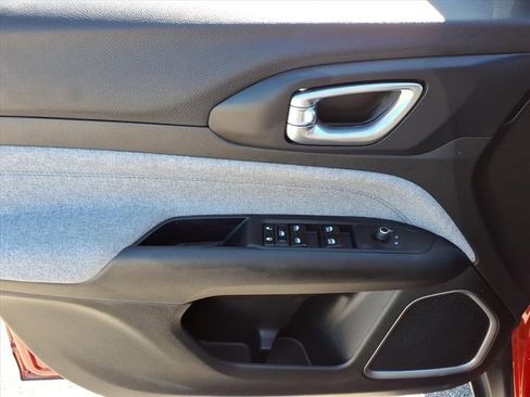 Used 2023 Jeep Compass Latitude image 14