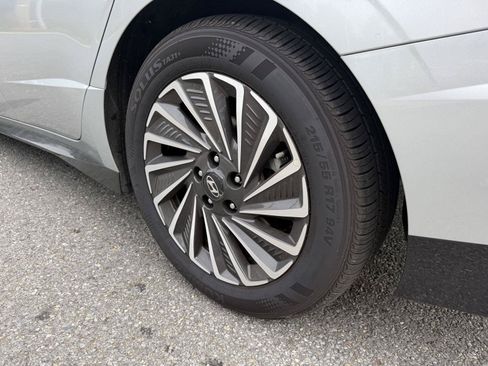Certified 2025 Hyundai Sonata Limited FWD image 13