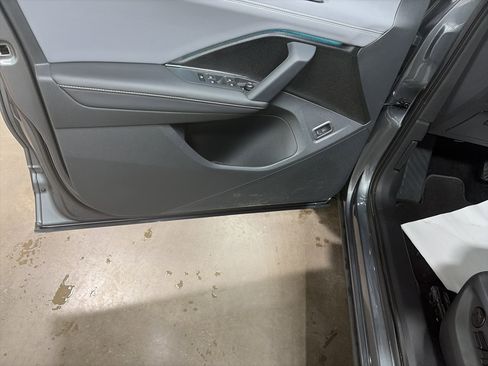 Certified 2025 Volkswagen Tiguan SE image 13