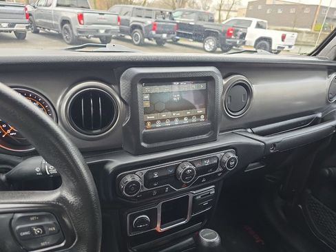 Used 2023 Jeep Gladiator Sport image 20