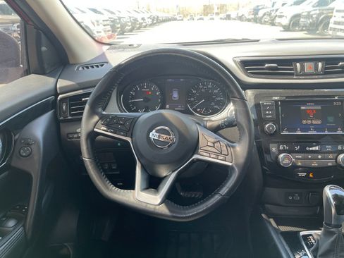Used 2021 Nissan Rogue Sport SV image 16