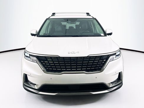 Used 2024 Kia Carnival SX FWD image 2