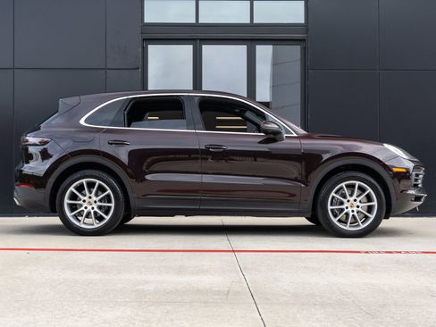 Certified 2022 Porsche Cayenne AWD/4WD image 12