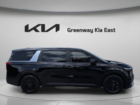 Used 2025 Kia Carnival FWD image 5