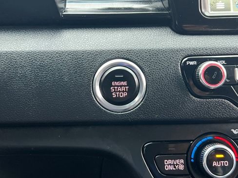 Used 2018 Kia Niro EX Premium image 22